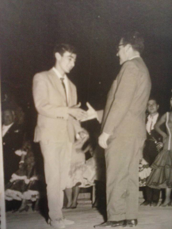 Calixto Sánchez en 1965 recibiendo el Premio del Concurso de Cante Jondo Antonio Mairena