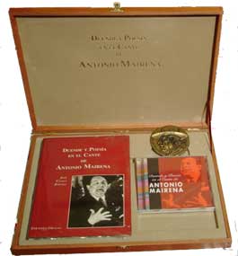 Antonio Mairena, José Cenizo –  Duende y Poesía en el Cante de Antonio Mairena. Ed. LUJO