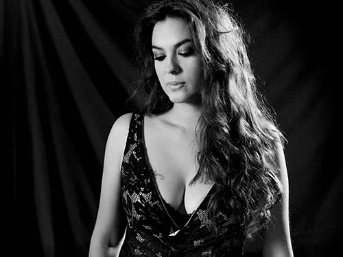 Alba Molina canta a Lole y Manuel