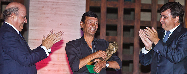 Eduardo Serrano “El Güito” recibe la distinción Compás del Cante 2015 de la Fundación Cruzcampo