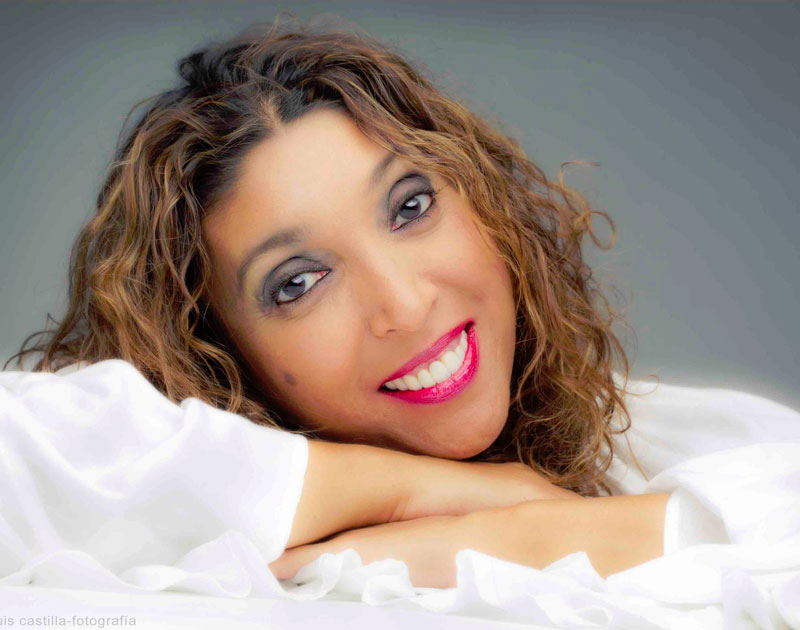 Esperanza Fernández presenta su disco "Mi voz en tu palabra"