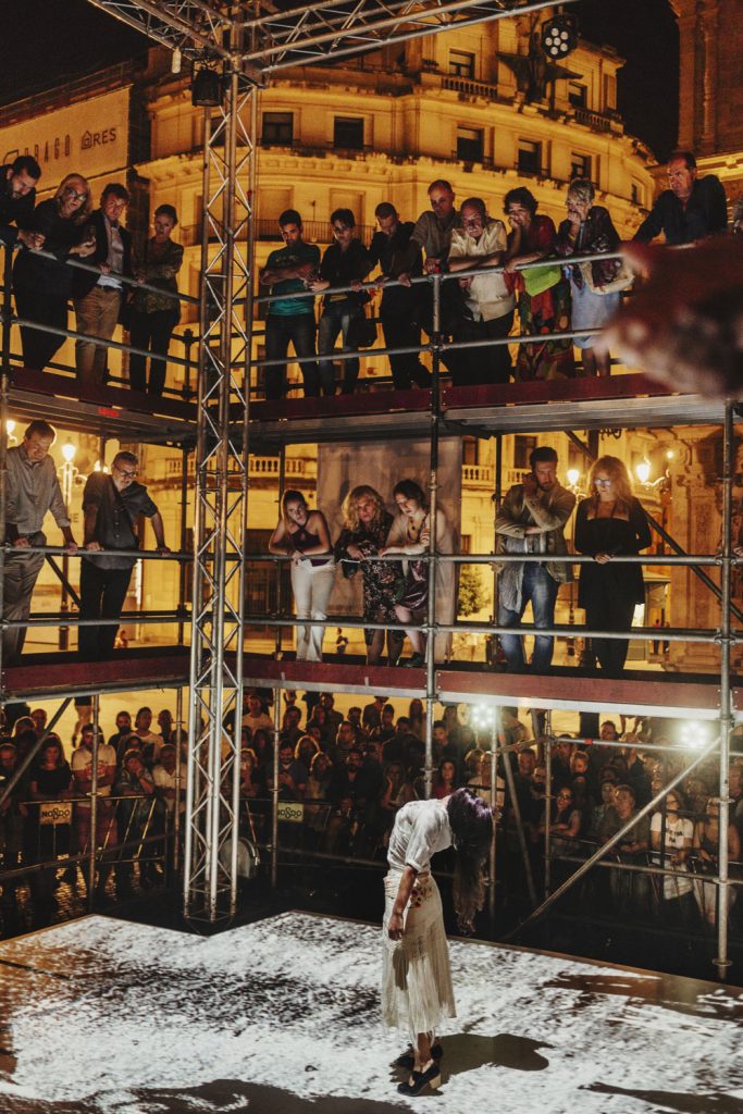 La Bienal - Persecución