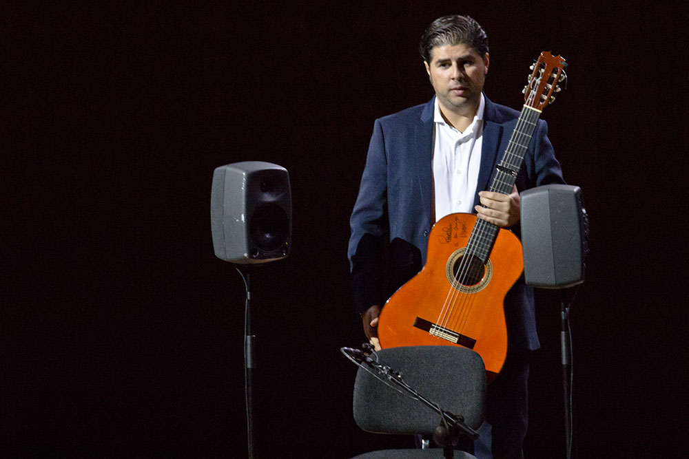 Homenaje a Menese - Manuel Valencia