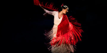 Anabel Veloso - Oro sobre azul - foto: Claudia Ruiz Caro