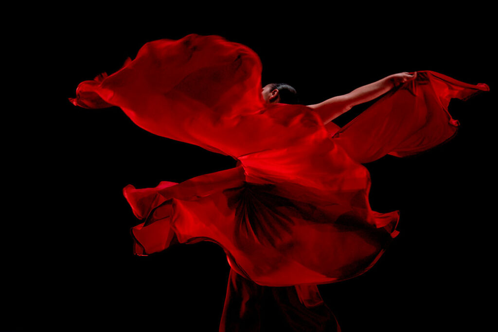 Mujer de pie - Sara Cano - foto: MarcosGpunto