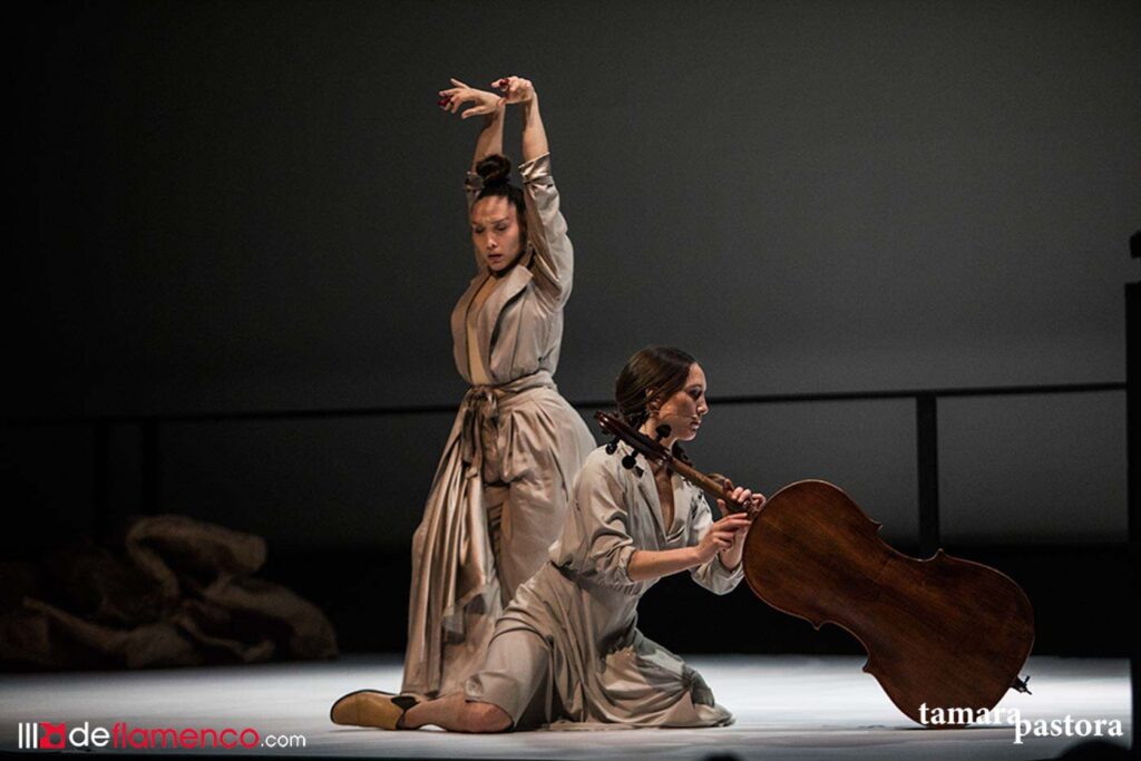 Florencia Oz & Isidora O'Ryan - Antípodas