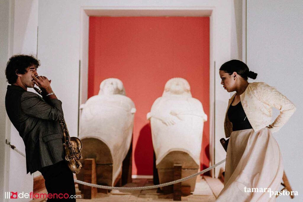 María Moreno & Diego Villegas - Sarcófagos fenicios Cádiz