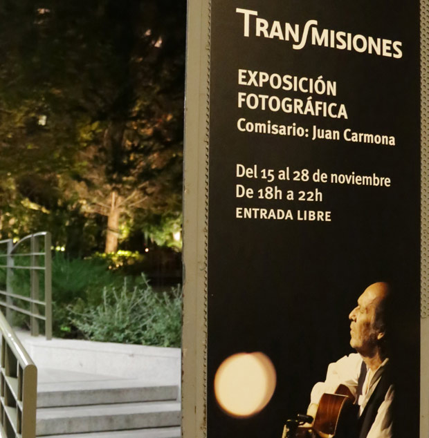 ‘Transmisiones’ La exposición en el Palacio de Longoria que se ve de noche.