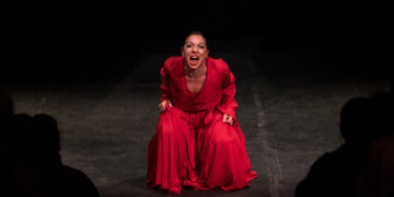 Sara Cano - Mujer de pie foto: Tamara Pastora