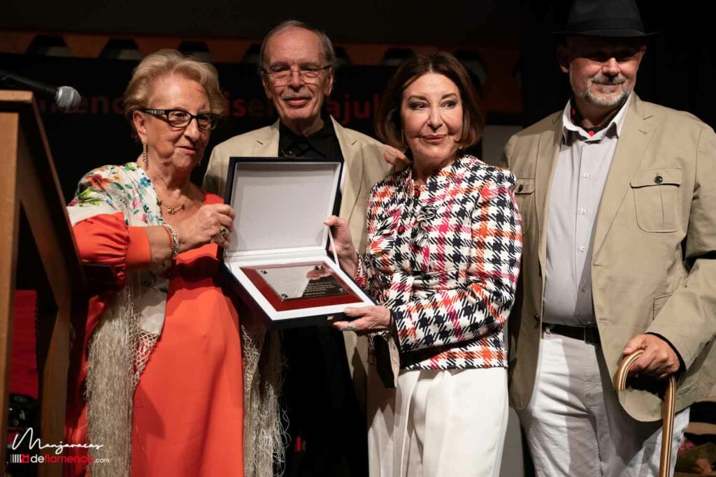 Premio Tío Luis el de la Juliana a Marisa Muñoz con Antonio Hernández y Blanca del Rey