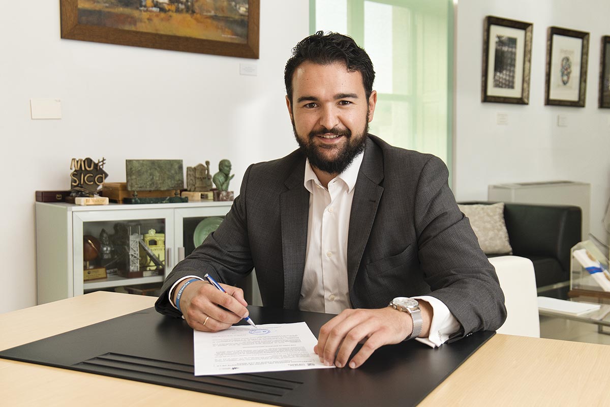 <strong></noscript>Joaquín Zapata asume la presidencia de la Fundación Cante de las Minas</strong>