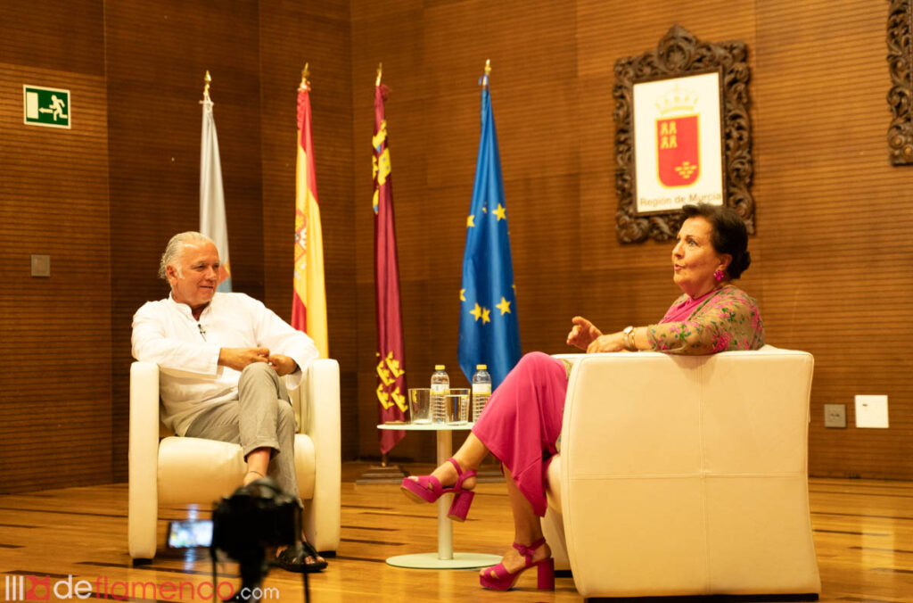 Entrevista Juan Ramón Lucas a Carmen Linares en el Cante de las Minas