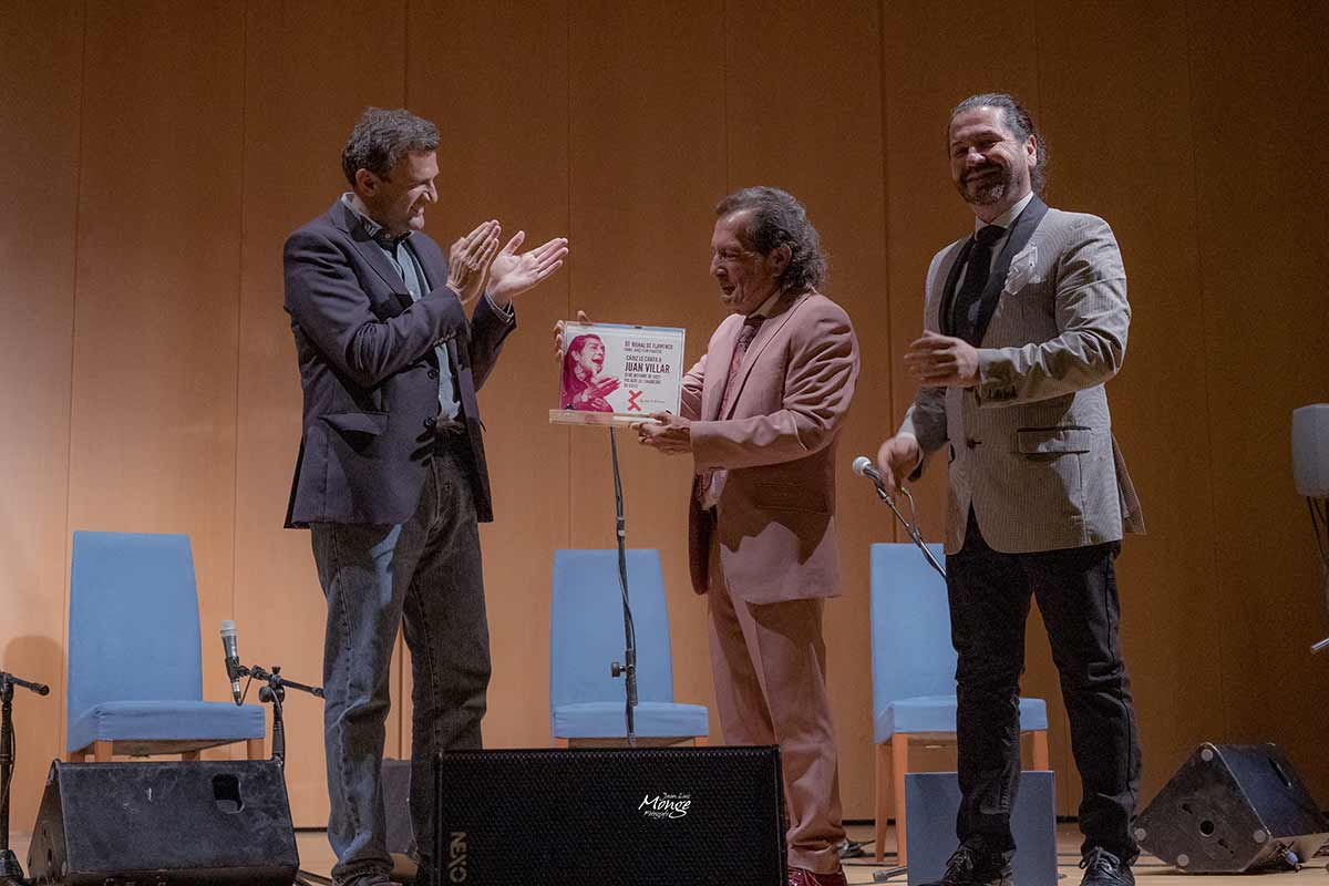 <strong></noscript>La Bienal de Flamenco de Cádiz regala a Juan Villar una de las noches más especiales de su larga trayectoria</strong>