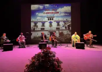 Lámparas y bordones en Peña Platería de Granada