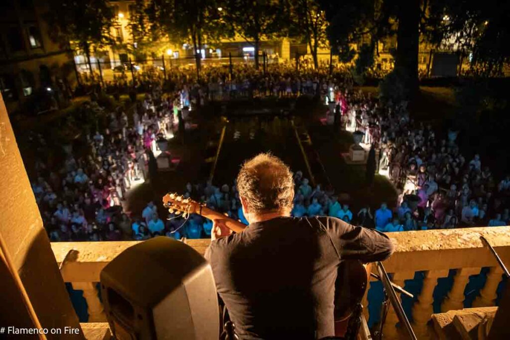 El guitarrista Gerardo Nuñez inaugurando en Pamplona, en la sede del Palacio de Navarra, el festival Flamenco On Fire 2024