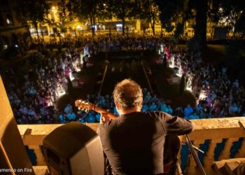 El guitarrista Gerardo Nuñez inaugurando en Pamplona, en la sede del Palacio de Navarra, el festival Flamenco On Fire 2024