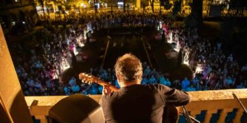 El guitarrista Gerardo Nuñez inaugurando en Pamplona, en la sede del Palacio de Navarra, el festival Flamenco On Fire 2024