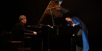 Ana Morales - Fragilidad