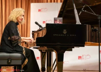 Laura de los Ángeles, presentación de 'Alejandro en mis manos'