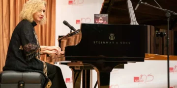 Laura de los Ángeles, presentación de 'Alejandro en mis manos'