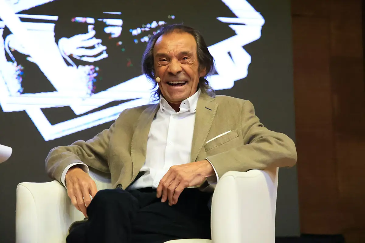 Pepe Habichuela recibe el castillete de oro y presenta “Now or never” un libro monumental