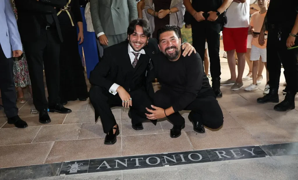 Yerai Cortés y Antonio Rey -Cante MInas Paseo Lamparas