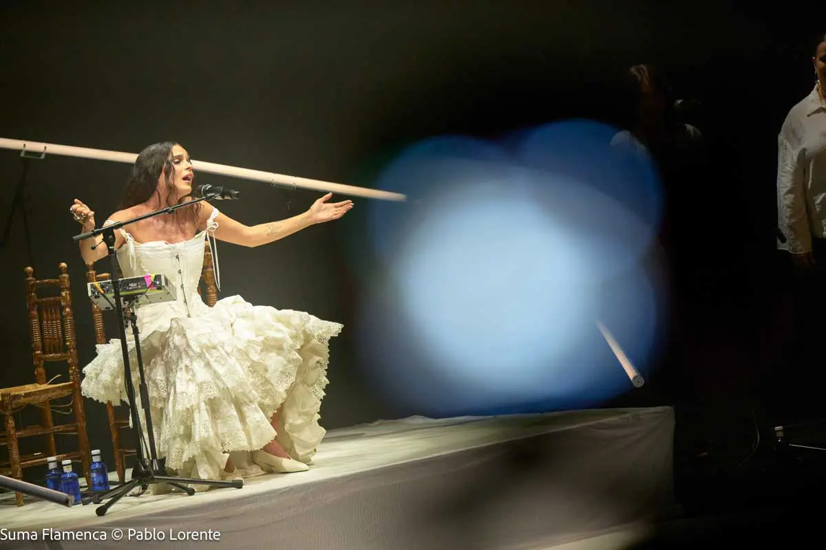 Ángeles Toledano inaugura Suma Flamenca con la luz rebelde de su “Sangre sucia”