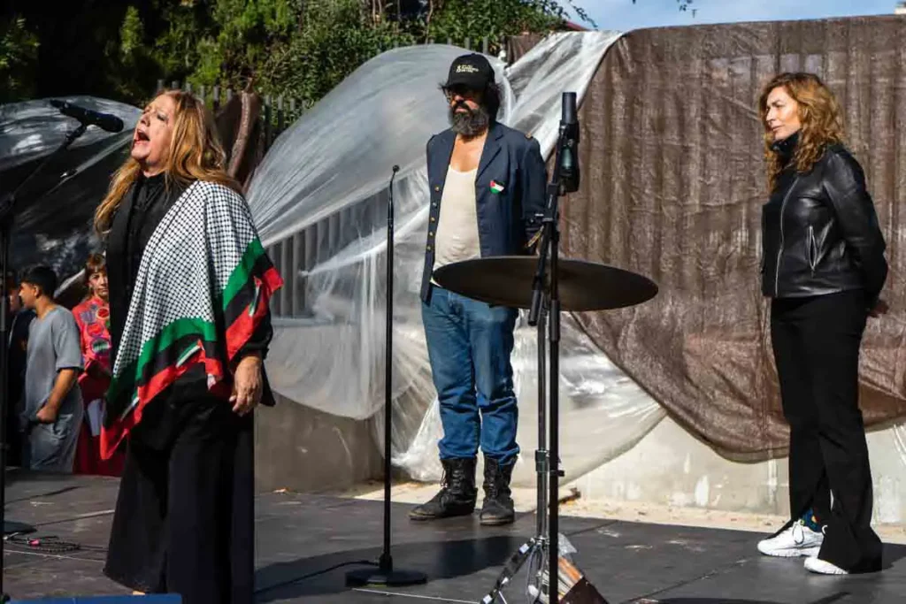 Acción contra la guerra - foto Manuel Montaño