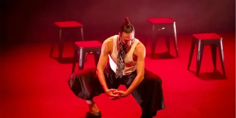 «Esto ya no es un espectáculo, es un trance»: Eduardo Guerrero presenta ‘Códigos’ en el Teatro Fígaro