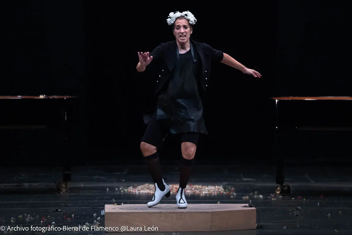 Israel Galván estrena ‘Bolero de blanco y negro’ en la Bienal de Flamenco de Sevilla (fotografías & vídeo)