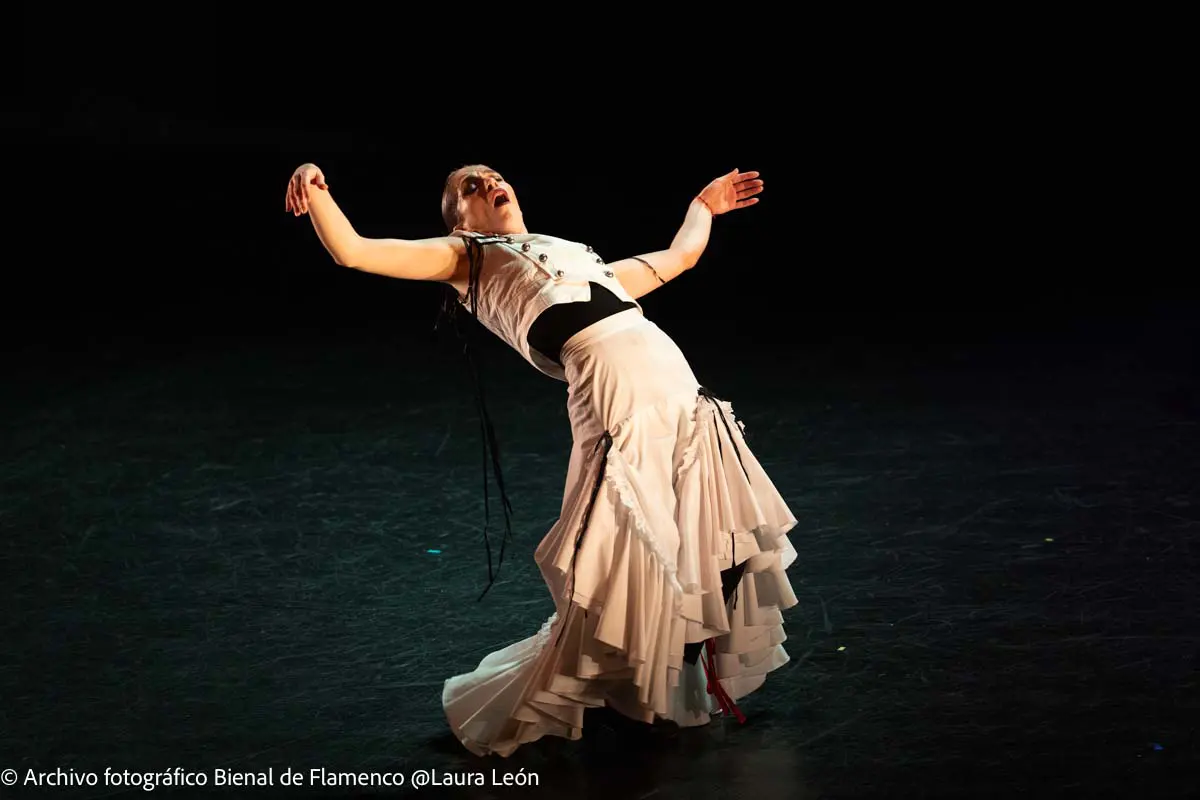 ¡Pasen y vean! La increíble troupe de Sara Jiménez refresca la Bienal