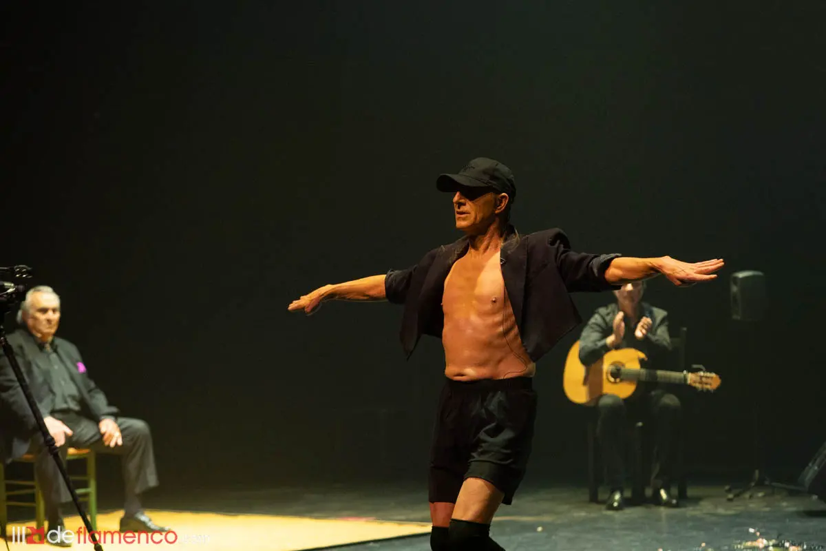 Una mani por Palestina, José de la Tomasa y el trance, una cesta con huevos, un rato de acupuntura y un flotador en el desierto de Andrés Marín 
